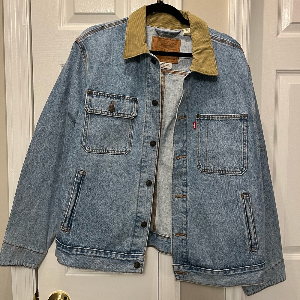 Levi Denim Jacket NWOT, Size Men’s Medium